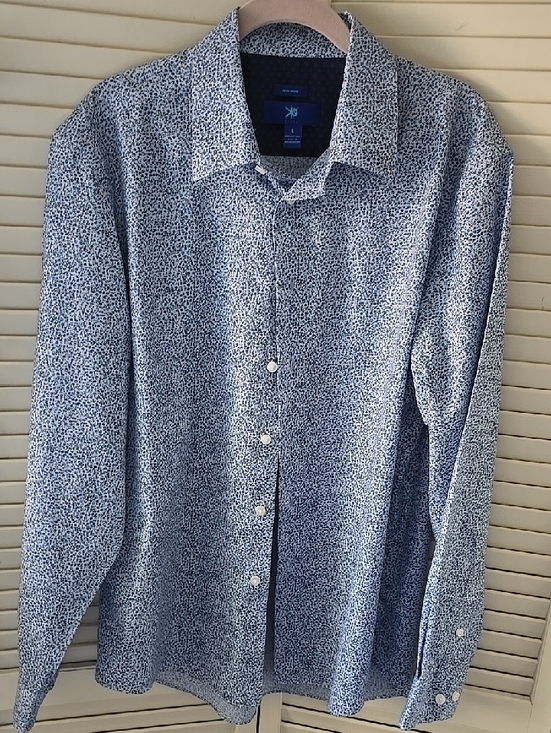 Egara Other - Egara Blue and White Patterned Casual Button-Down Shirt